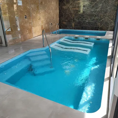 Townhouse With Jacuzzi, Sauna, And Barbeque *